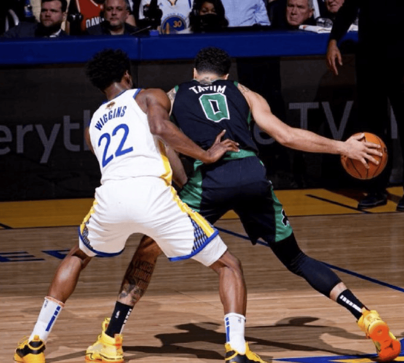 包含刷新纪录引发热议！，塔图姆在勇士比赛中最后时刻胜出赛场气氛高涨的词条九游